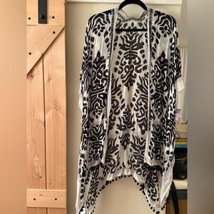 Black and White Patterned Kimono - NWT - One Size